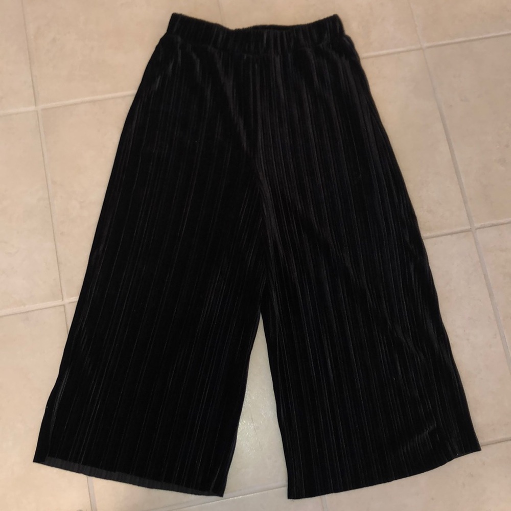 BCBGeneration wide leg velvet capris.